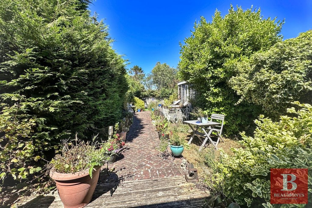 Larkfield Way
